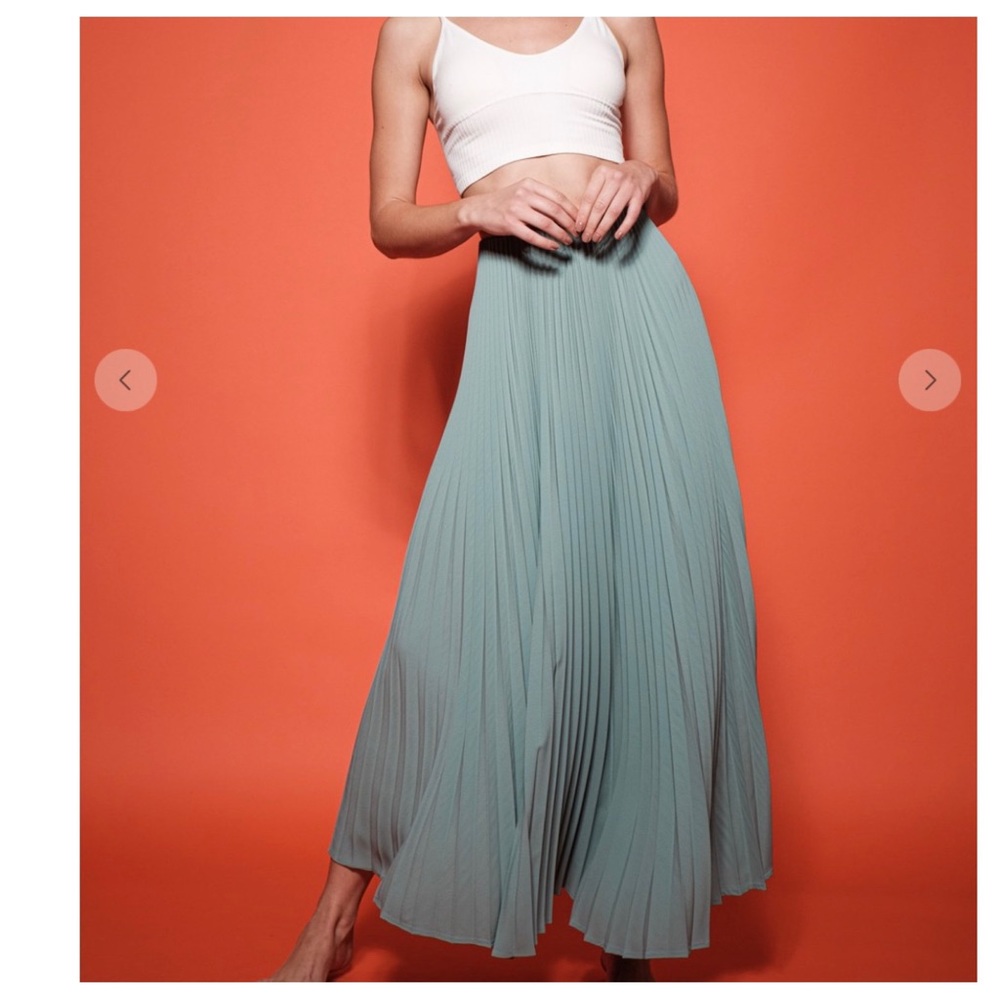 39 Boho Solid woven elastic banded waist pleated maxi skirt - Picture 2 of 6